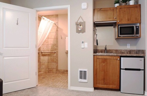 Heyburn House | Greystone Crossing Suite #8