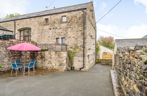 Milnthorpe Cottage | GREYSTONES, pet friendly, with a garden in Milnthorpe