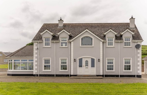 Coolbeg Cross House | Grianan Luxury Lodge by Wild Atlantic Wanderer
