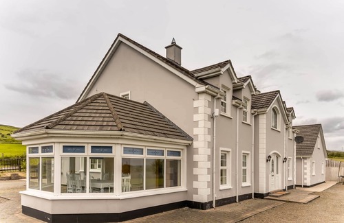 Coolbeg Cross House | Grianan Luxury Lodge by Wild Atlantic Wanderer