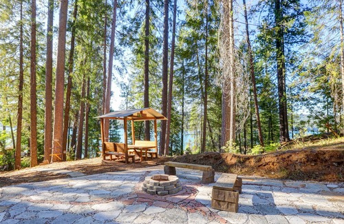 Nevada City House | Griffin's Lair | Rower’s Paradise | Modern Lakefront Cabin with Pool Table