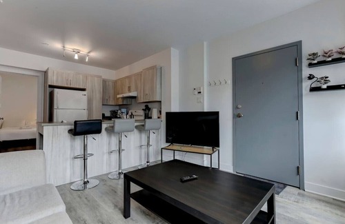 Griffintown Apartment | Griffintown Jewel | Stylish & Spacious