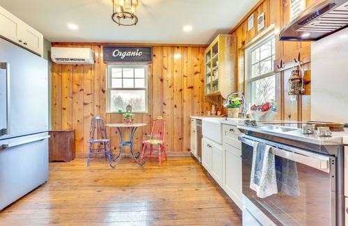 New Market Cottage | Grill & Fire Pit: New Market Getaway on 3-Acres!