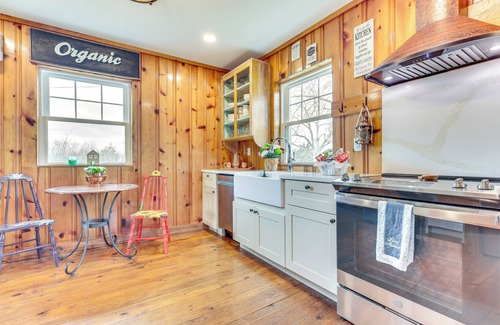 New Market Cottage | Grill & Fire Pit: New Market Getaway on 3-Acres!
