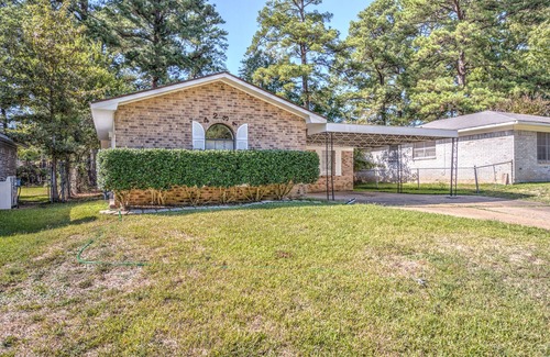 Shreveport House | Grill, Relax, or Play at Home Away From Home