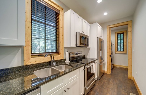 Glenville House | Grill + Water Views: Chinquapin Resort Home