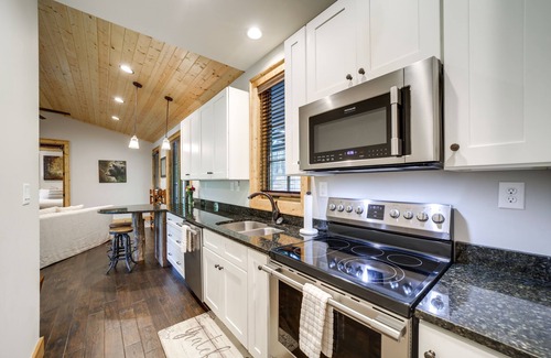 Glenville House | Grill + Water Views: Chinquapin Resort Home