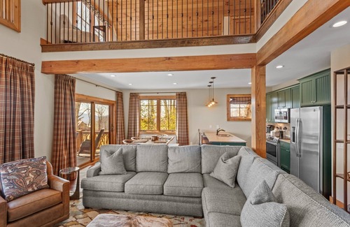 Banner Elk Cabin | Grin'Inn Bear It at Eagles Nest - Village home with views, 2 king beds