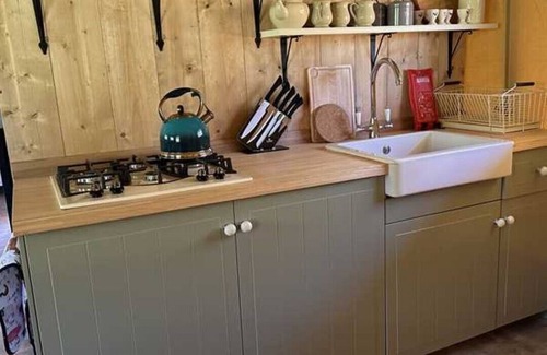Castle Cary Cabin | Grisway Safari Tent Lodge - Next Door to The Newt In Somerset