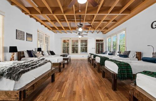 Austin House | Grit&Grace Ranch - Private Resort Style Pool & Spa