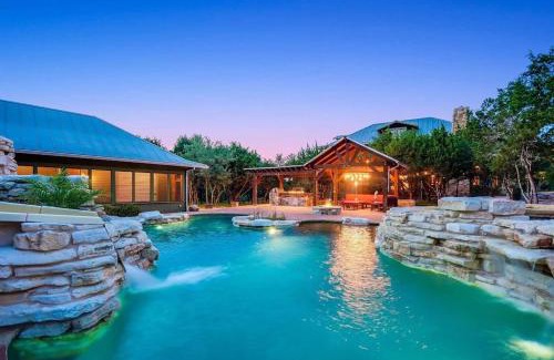 Austin House | Grit&Grace Ranch - Private Resort Style Pool & Spa
