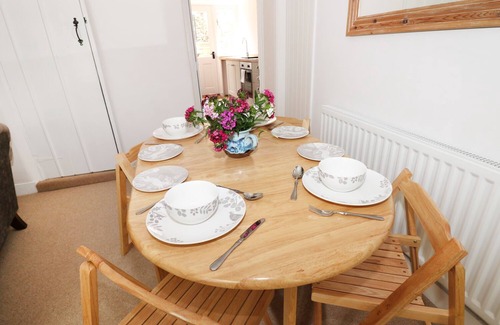 Great Longstone Cottage | GRITSTONE COTTAGE, pet friendly, with open fire in Bakewell