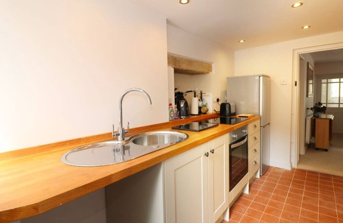 Great Longstone Cottage | GRITSTONE COTTAGE, pet friendly, with open fire in Bakewell
