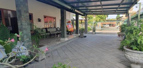 Laweyan House | Griyo Kiswo Vacation Home
