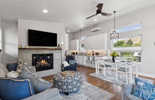 Rose Park Apartment | Griz Country Cottage - New Top Level Tri-Plex in the University District