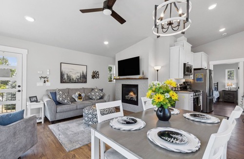 Rose Park Apartment | Griz Country Cottage - New Top Level Tri-Plex in the University District