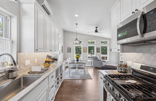 Rose Park Apartment | Griz Country Cottage - New Top Level Tri-Plex in the University District