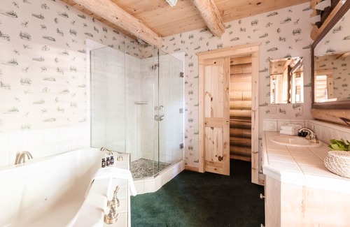 Summit Estates Cabin | Grizzly by AvantStay | Rustic Big Bear Cabin w/Hot Tub & Pool Table