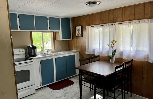 Whitefish House | Grizzly Den ~ Less than 15 minutes to Glacier National Park!
