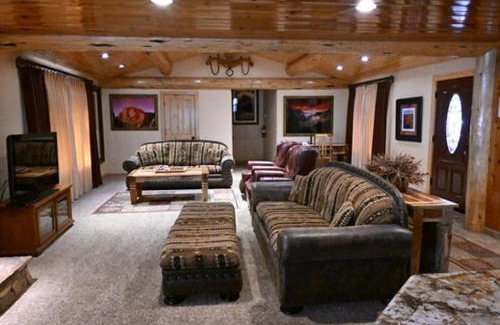 North Wawona House | Grizzly Giant