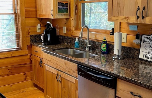 Beech Mountain Cabin | Grizzly Inn, a cozy, pet friendly Beech Mountain cabin