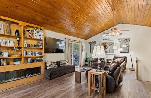 Sylva House | Grizzly Ridge Retreat
