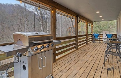 Sylva House | Grizzly Ridge Retreat