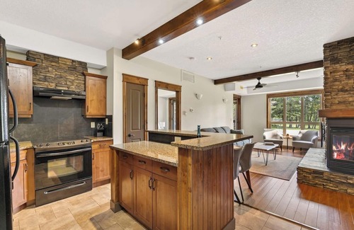 East Kootenay Apartment | Grizzly Springs | Outdoor Pool/Hot Tub | Fireplace
