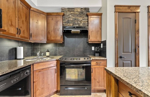 East Kootenay Apartment | Grizzly Springs | Outdoor Pool/Hot Tub | Fireplace
