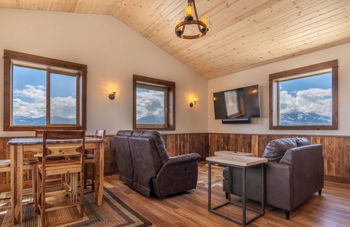 Emigrant House | Grizzly suite 25 Caspari Way UR