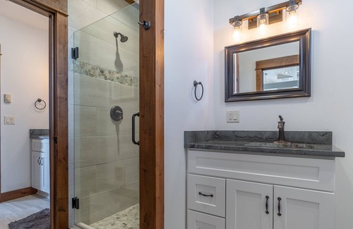 Emigrant House | Grizzly suite 25 Caspari Way UR