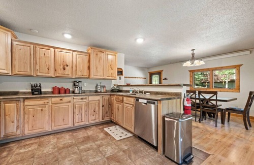 Lead Apartment | Grizzly Trail Lodge Executive Retreat