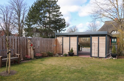 Ostseebad Wustrow Apartment | Große Ferienwohnung mit Grundstücke und Terrasse in Zentraler Lage