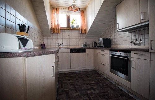 Hohenau Apartment | Große Ferienwohnung für 6 Personen in ruhiger Lage mit Balkon
