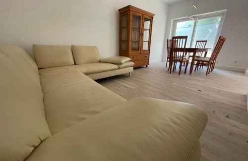 Halle Apartment | Große helle Wohnung
