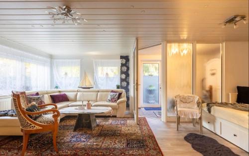 Bad Saarow Apartment | Große Helle Wohnung am Wald in Bad Saarow Nahe Grünheide und Berlin Souterrain