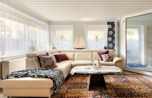 Bad Saarow Apartment | Große Helle Wohnung am Wald in Bad Saarow Nahe Grünheide und Berlin Souterrain