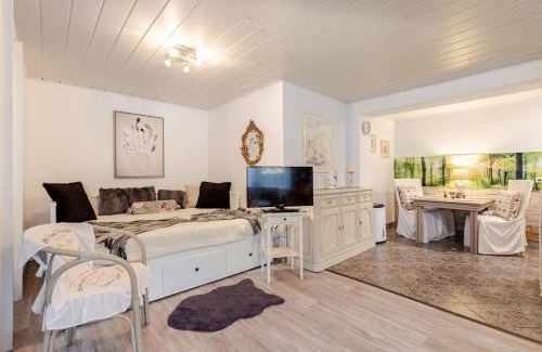 Bad Saarow Apartment | Große Helle Wohnung am Wald in Bad Saarow Nahe Grünheide und Berlin Souterrain