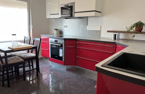 Sossenheim Apartment | Große Komfortable Ferienwohnung - 12 min zur Messe Oder Flughafen