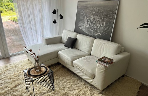 Sossenheim Apartment | Große Komfortable Ferienwohnung - 12 min zur Messe Oder Flughafen