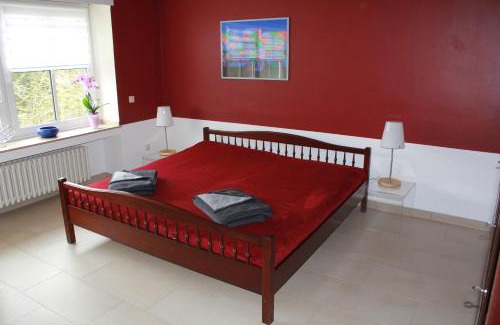 Roesrath Apartment | Große Wohnung 20 km von Köln bis zu 17 Personen