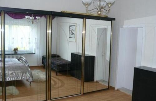 Marienthal West Apartment | Große Wohnung in Zwickau mit Terrasse, Grill und Garten