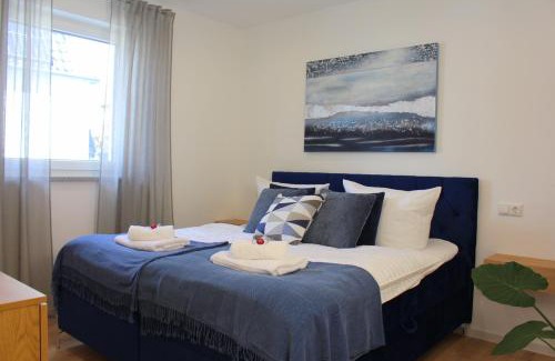 Kulmbach Apartment | Großes Apartment mit Küche, Dusche, Badewanne, Balkon, Parkplatz vor dem Haus, ruhig gelegen, ADA4