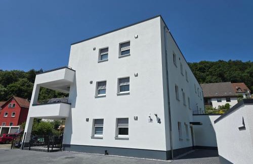 Kulmbach Apartment | Großes Apartment mit Küche, Dusche, Badewanne, Balkon, Parkplatz vor dem Haus, schnelles Internet, ADA5