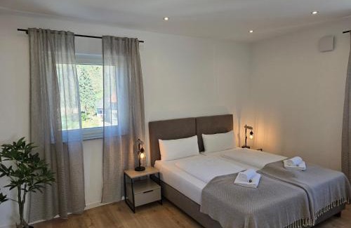 Kulmbach Apartment | Großes Apartment mit Küche, Dusche, Badewanne, Balkon, Parkplatz vor dem Haus, schnelles Internet, ADA5