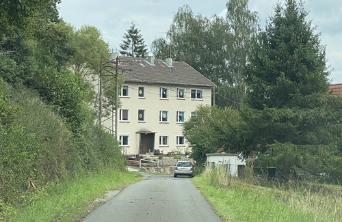 Wehretal House | Großes Waldhaus am Radweg