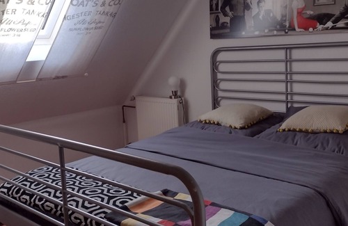 Porta Westfalica Apartment | Großzügige 40 qm Appartement mit Balkon, Direkt Unter Fernsehturm. Jakobsberg