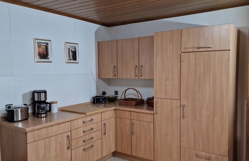 Buettelborn Apartment | Großzügige Ferienwohnung 4+1 Personen, 2 Schlafzimmer
