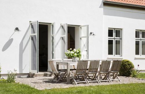 Pommerby House | Großzügiges Landhaus in Ostseenähe mit großem Garten, Ofen und Sauna für 12 Personen