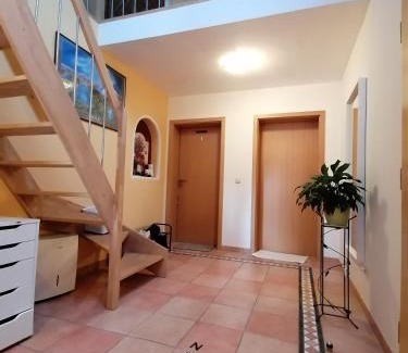 Schwabmuenchen Apartment | Großzügiges Wohnstudio mit Balkon und Badbenutzung